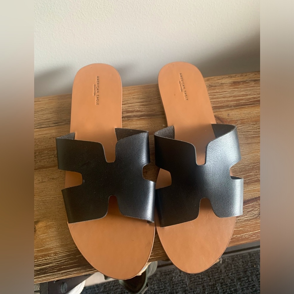 Black H strap summer sandals